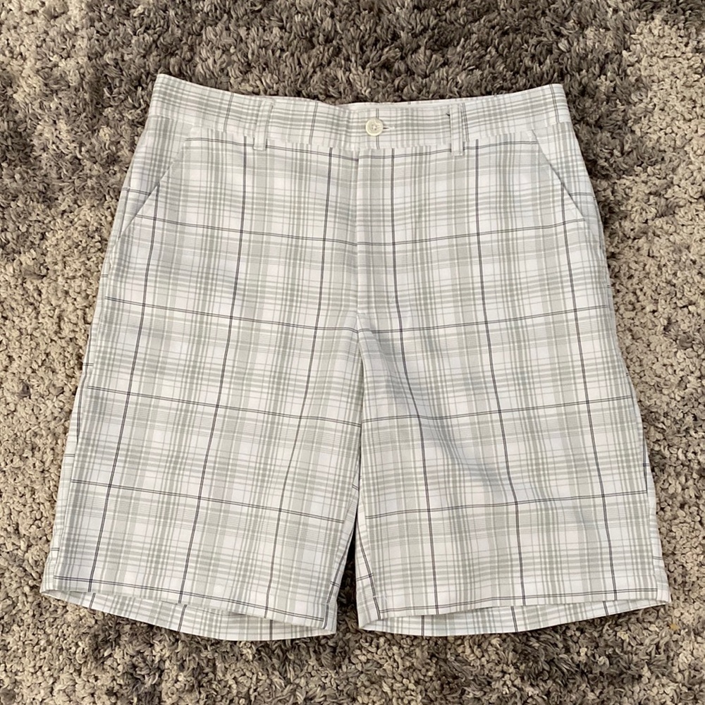 Greg Norman Shorts Size 34. Used once.